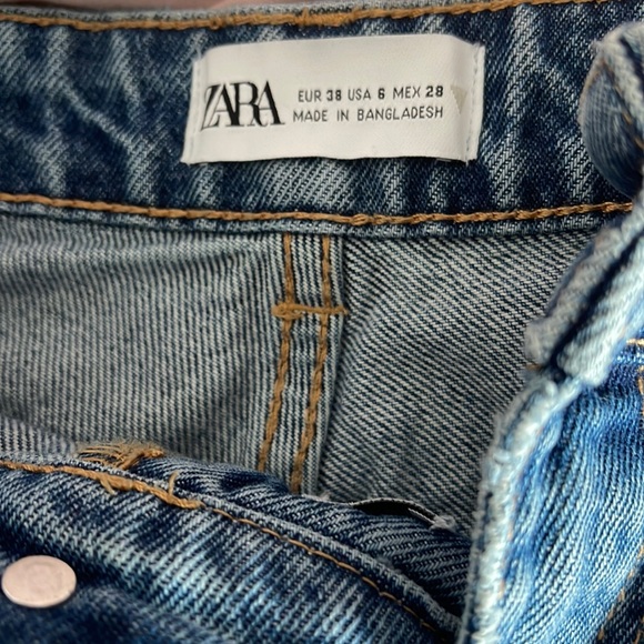 Zara Distressed. Jeans size 6, Excellent Condition - Picture 2 of 5